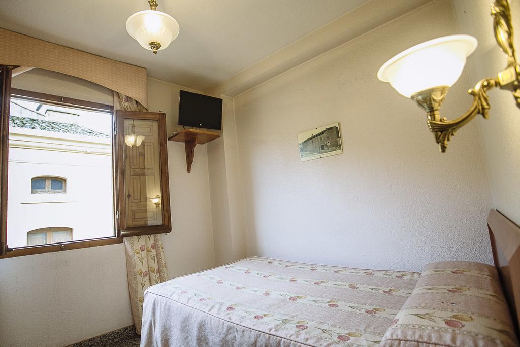 Hostal Plaza Ciudad-Rodrigo Kamer foto