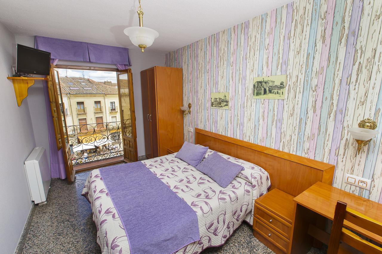Hostal Plaza Ciudad-Rodrigo Buitenkant foto